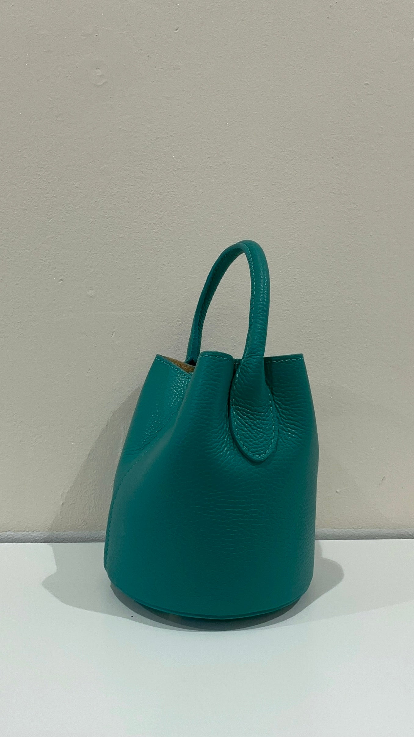 VANESSA BUCKET