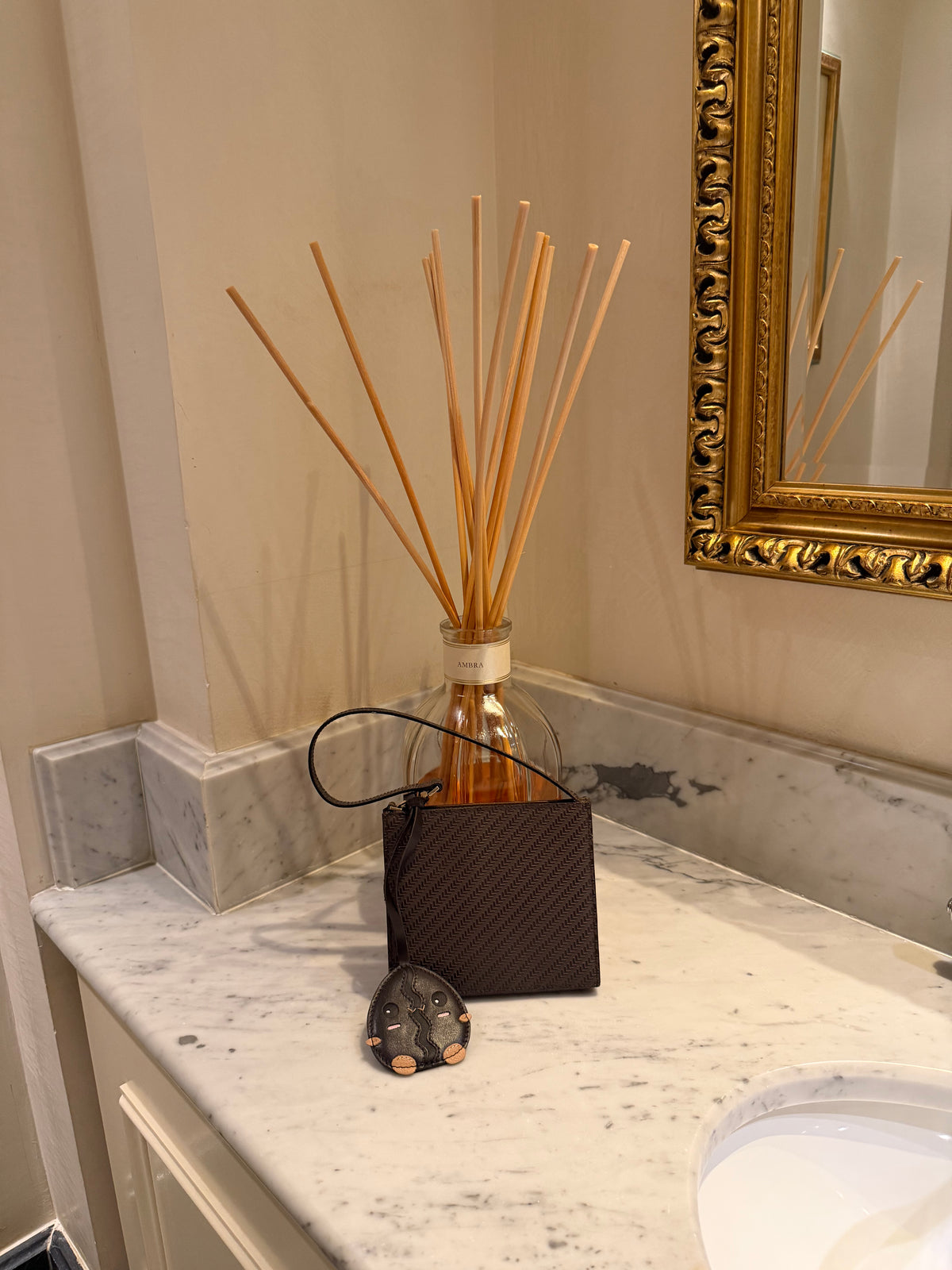 CHARM CHICCO DI CAFFE DARK BROWN