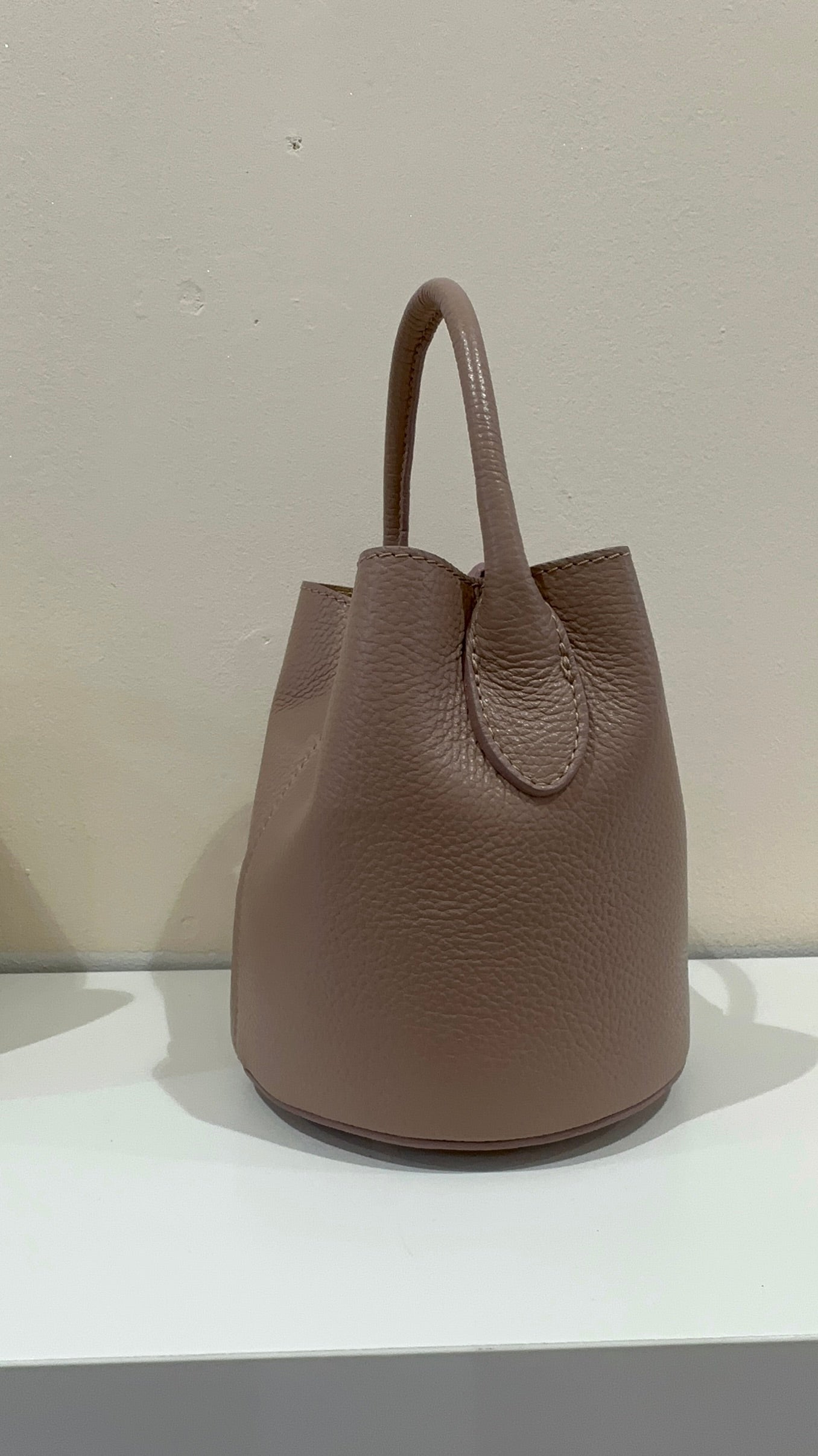 VANESSA BUCKET